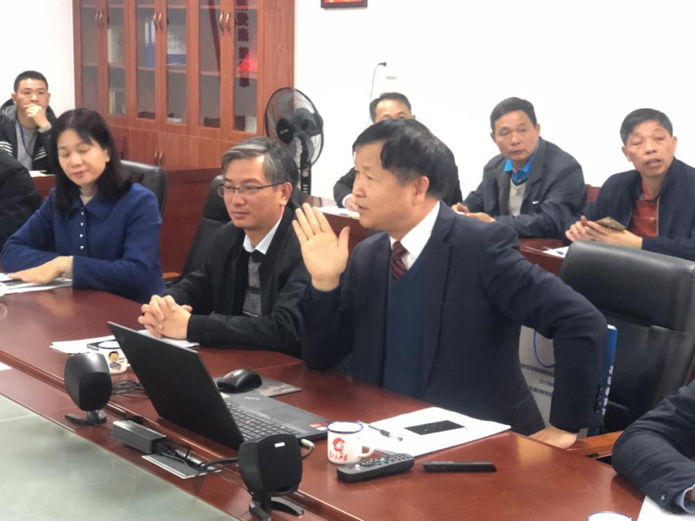 3到訪名校長(zhǎng)、專家黃新古校長(zhǎng)（前排右一）、于偉就校長(zhǎng)（左一）.jpg